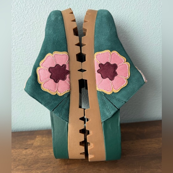 Chelsea & Violet green pink flower suede Arden platform clogs Women’s sz 9.5 - Picture 7 of 8